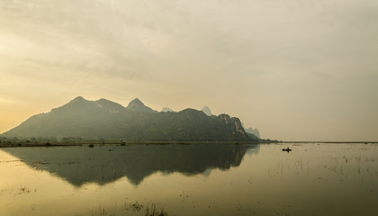 160cm、45kg的男生该如何穿衣搭配啊、春、夏、秋季。