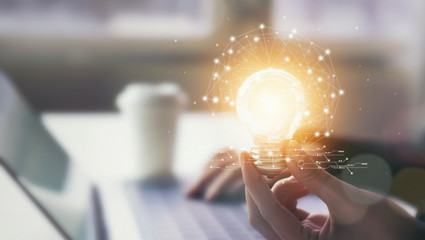 160cm、45kg的男生该如何穿衣搭配啊、春、夏、秋季。