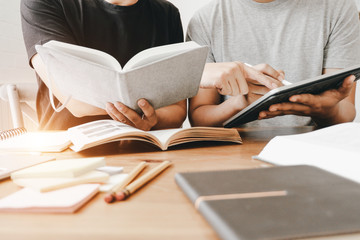 160cm、45kg的男生该如何穿衣搭配啊、春、夏、秋季。