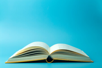 160cm、45kg的男生该如何穿衣搭配啊、春、夏、秋季。