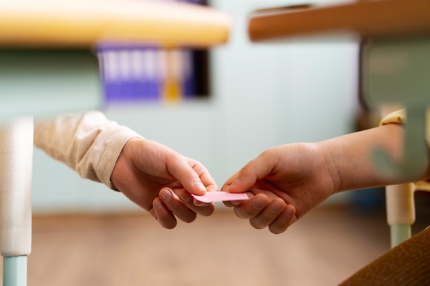 160cm、45kg的男生该如何穿衣搭配啊、春、夏、秋季。